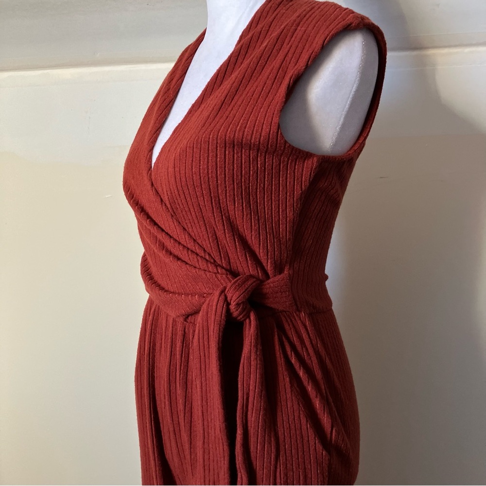 Gilli Burnt Rust Red Sleeveless Mid Length Faux Wrap Jumpsuit size Small - Picture 5 of 9